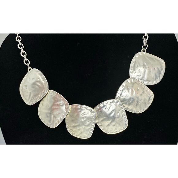 Cookie Lee Vintage Silver Tone Hammered Style Statement Necklace - Picture 2 of 5